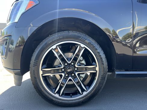 Used 2021 Ford Expedition Limited AWD/4WD image 9