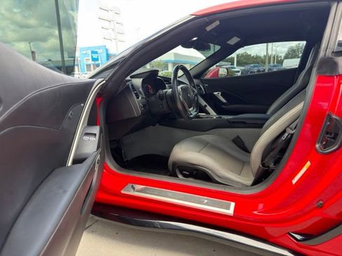 Used 2019 Chevrolet Corvette Stingray Coupe w/ 1LT RWD image 5