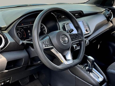 Used 2018 Nissan Kicks SV FWD image 16