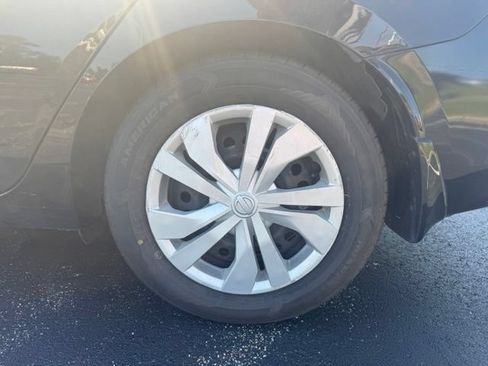 Used 2021 Nissan Versa S FWD image 11
