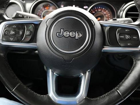 Used 2020 Jeep Wrangler Unlimited Sahara image 20