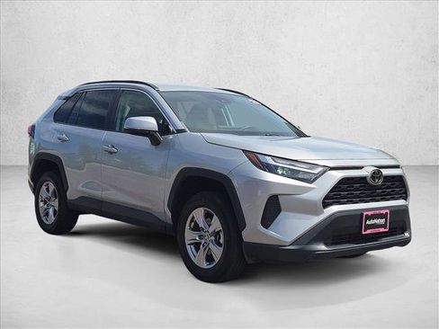 Used 2023 Toyota RAV4 XLE AWD/4WD image 3