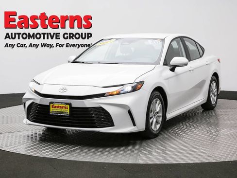 Used 2025 Toyota Camry LE FWD image 1