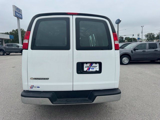 Used 2024 Chevrolet Express 2500 w/ Driver Convenience Package RWD image 4
