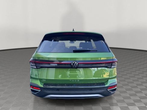 New 2026 Volkswagen Taos SE FWD image 4