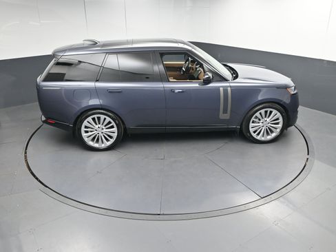 Used 2025 Land Rover Range Rover SE image 35