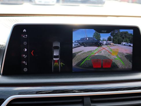 Used 2018 BMW 750i xDrive AWD/4WD image 27