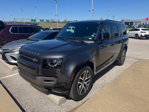 Used 2023 Land Rover Defender 130 X-Dynamic SE image 3