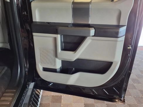 Used 2017 Ford F150 XLT w/ Equipment Group 302A Luxury AWD/4WD image 8
