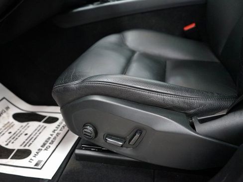Used 2020 Volvo XC60 T5 Momentum image 28