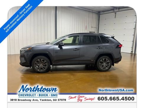Used 2022 Toyota RAV4 XLE Premium AWD/4WD image 2