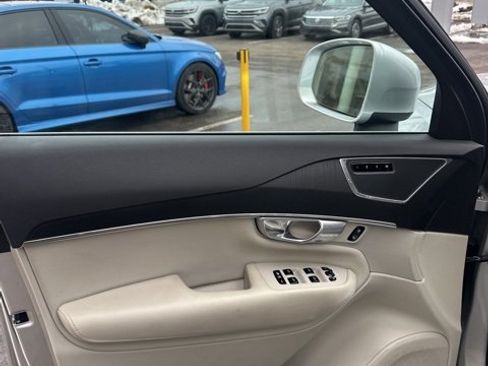 Used 2020 Volvo XC90 T6 Momentum image 14