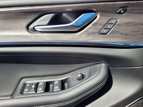 New 2025 Jeep Grand Cherokee Overland image 26