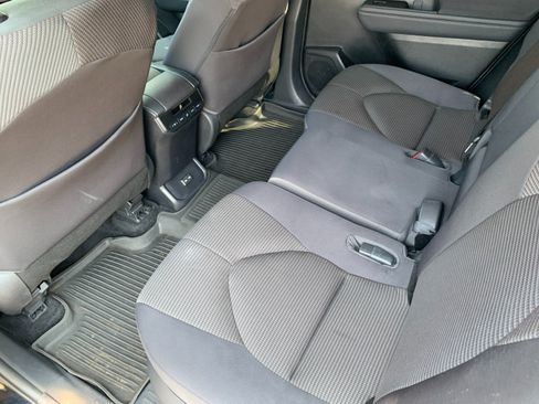 Used 2022 Toyota Highlander LE AWD/4WD image 30