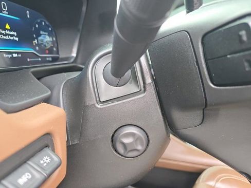 Used 2024 Chevrolet Suburban High Country AWD/4WD image 32
