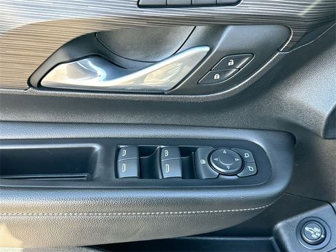 Used 2023 GMC Terrain SLT image 23