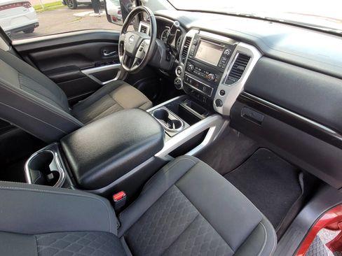 Used 2018 Nissan Titan SV w/ SV Convenience Package AWD/4WD image 3