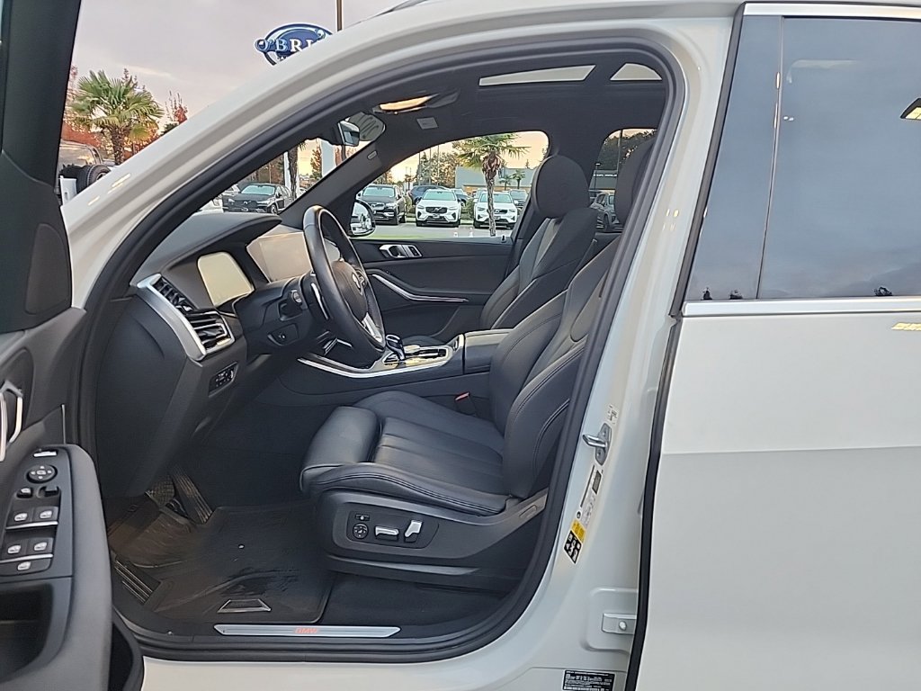 Used 2022 BMW X5 xDrive40i w/ Parking Assistance Package AWD/4WD image 8