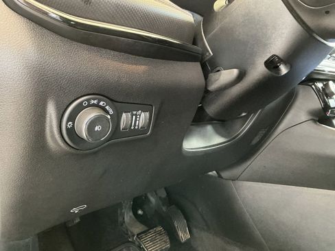 Used 2025 Jeep Compass Trailhawk AWD/4WD image 24