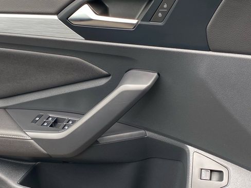 Certified 2025 Volkswagen Jetta S image 18