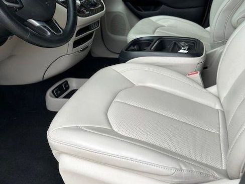 Used 2021 Chrysler Voyager Lxi FWD image 13