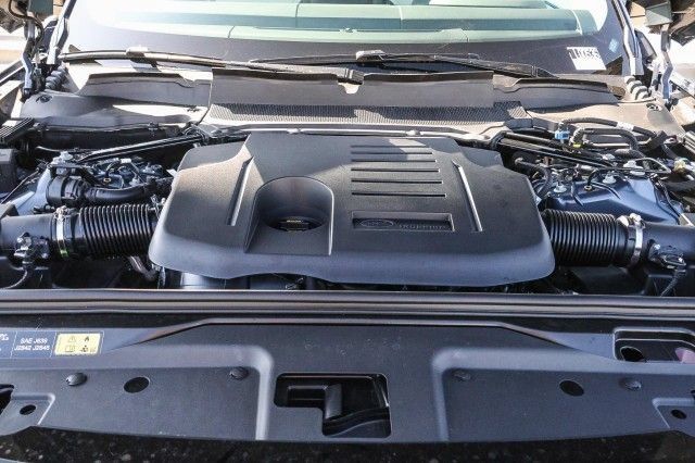 Certified 2025 Land Rover Discovery Dynamic SE AWD/4WD image 21