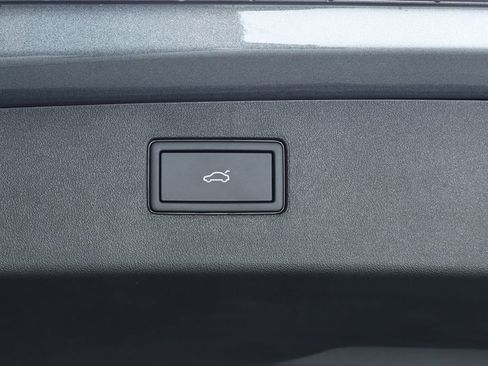 New 2025 Volkswagen Tiguan SE image 66