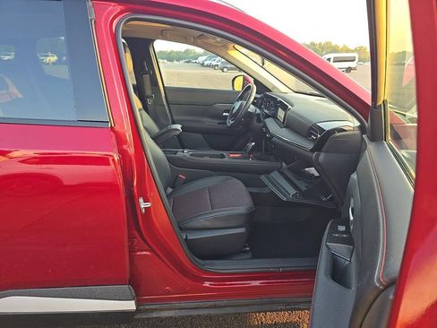 Used 2025 Nissan Kicks SR FWD image 12