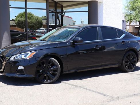 Used 2021 Nissan Altima 2.5 SR FWD image 3