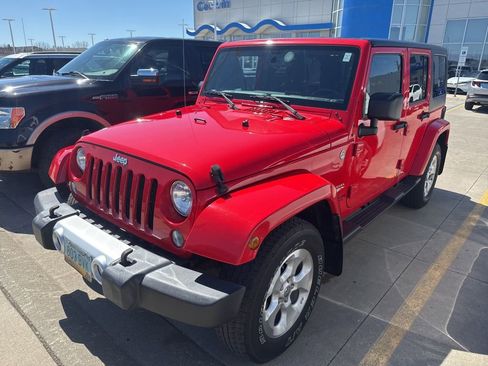 Used 2015 Jeep Wrangler Unlimited Sahara w/ Connectivity Group image 5