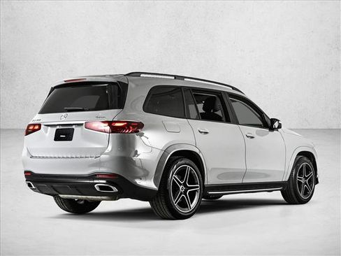 Used 2026 Mercedes-Benz GLS 450 4MATIC image 5