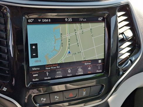 Used 2019 Jeep Cherokee Limited w/ Luxury Group AWD/4WD image 17