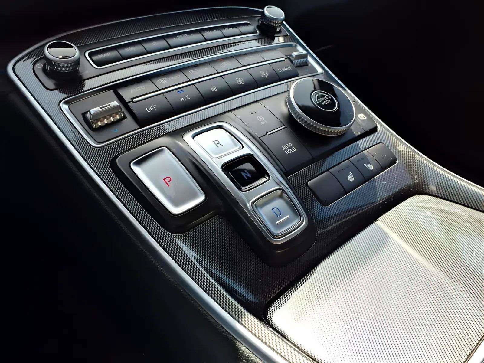 Certified 2023 Hyundai Santa Fe SEL FWD image 16