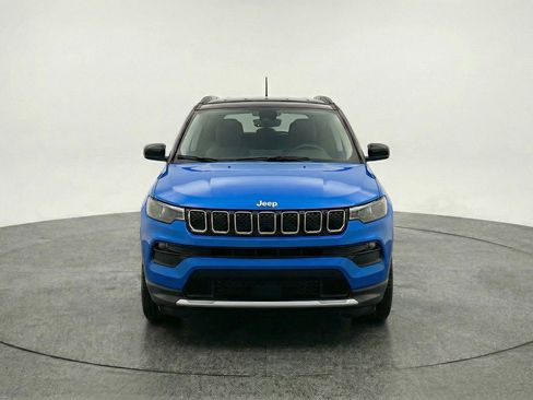 Used 2025 Jeep Compass Limited AWD/4WD image 2