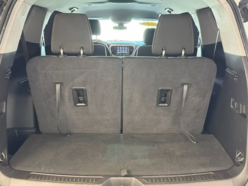 Used 2023 GMC Acadia SLE w/ Driver Convenience Package image 7