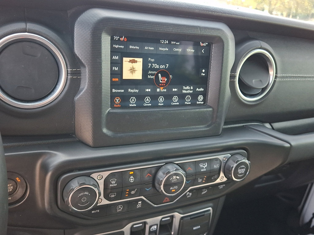 Used 2018 Jeep Wrangler Unlimited Sahara w/ Cold Weather Group AWD/4WD image 28