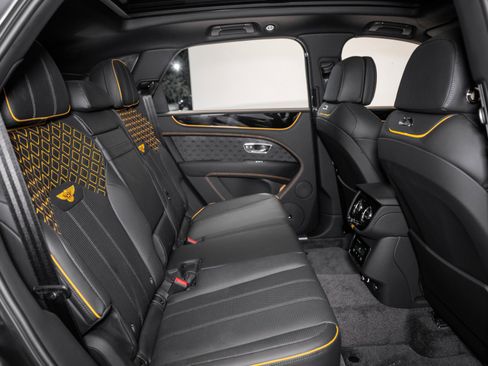 Used 2024 Bentley Bentayga Azure V8 image 23