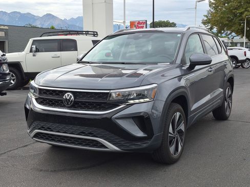 Used 2024 Volkswagen Taos SE w/ Panoramic Sunroof Package AWD/4WD image 10
