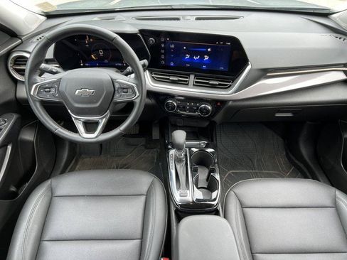 Used 2024 Chevrolet Trax ACTIV w/ Sunroof Package FWD image 2