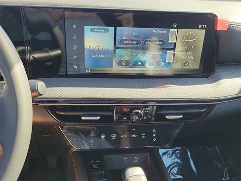 New 2025 Nissan Kicks SR image 9