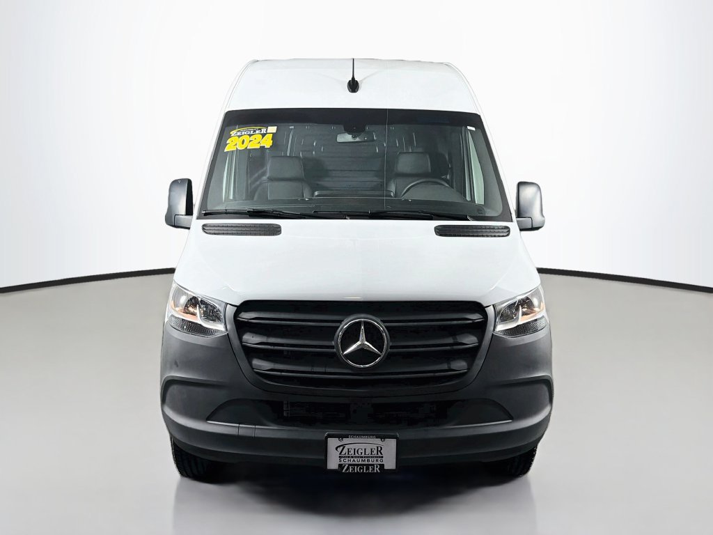 Used 2024 Mercedes-Benz Sprinter 2500 image 2