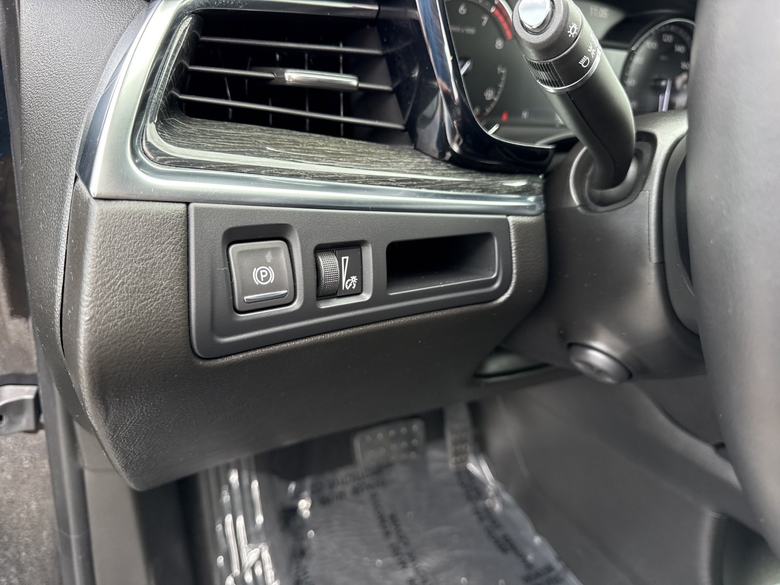 Used 2021 Cadillac XT5 Premium Luxury FWD image 38