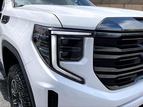 Used 2024 GMC Sierra 1500 AT4 w/ Technology Package AWD/4WD image 40