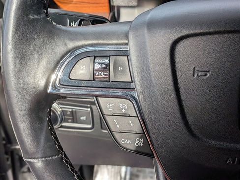 Used 2019 Lincoln Navigator Reserve image 16