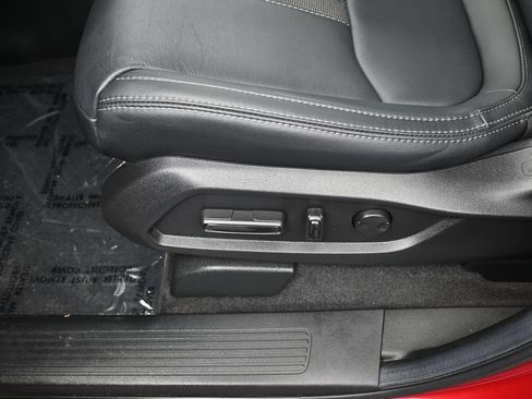 Used 2025 Honda Pilot Touring image 18