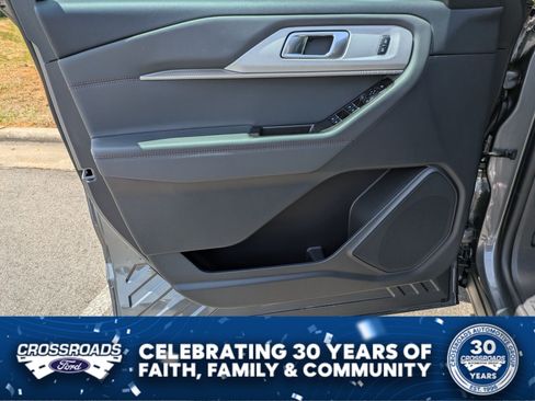 New 2026 Ford Explorer Active RWD image 9