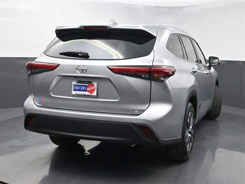 Used 2023 Toyota Highlander XLE image 41