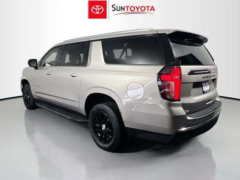 Used 2022 Chevrolet Suburban LT image 6