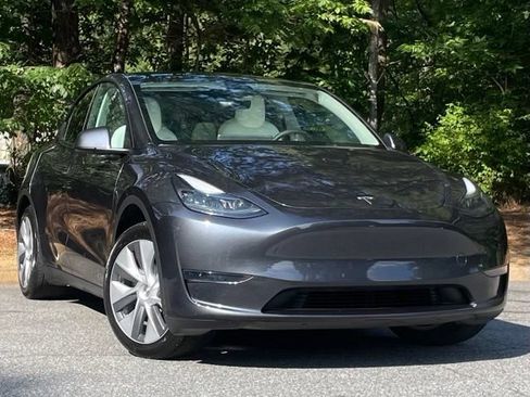 Used 2024 Tesla Model Y Long Range RWD image 9