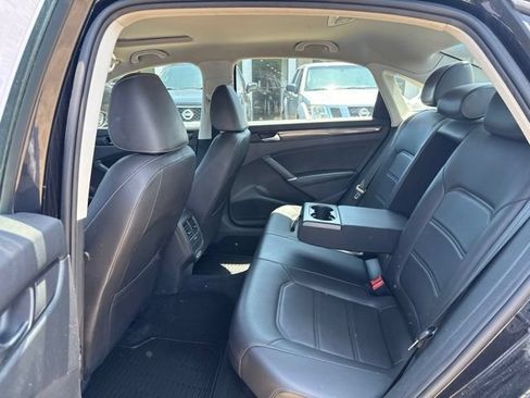 Used 2020 Volkswagen Passat 2.0T R-Line FWD image 12